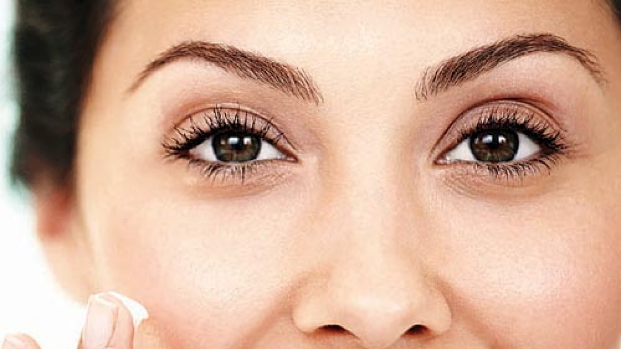 This natural remedy will reduce your dark circles overnight