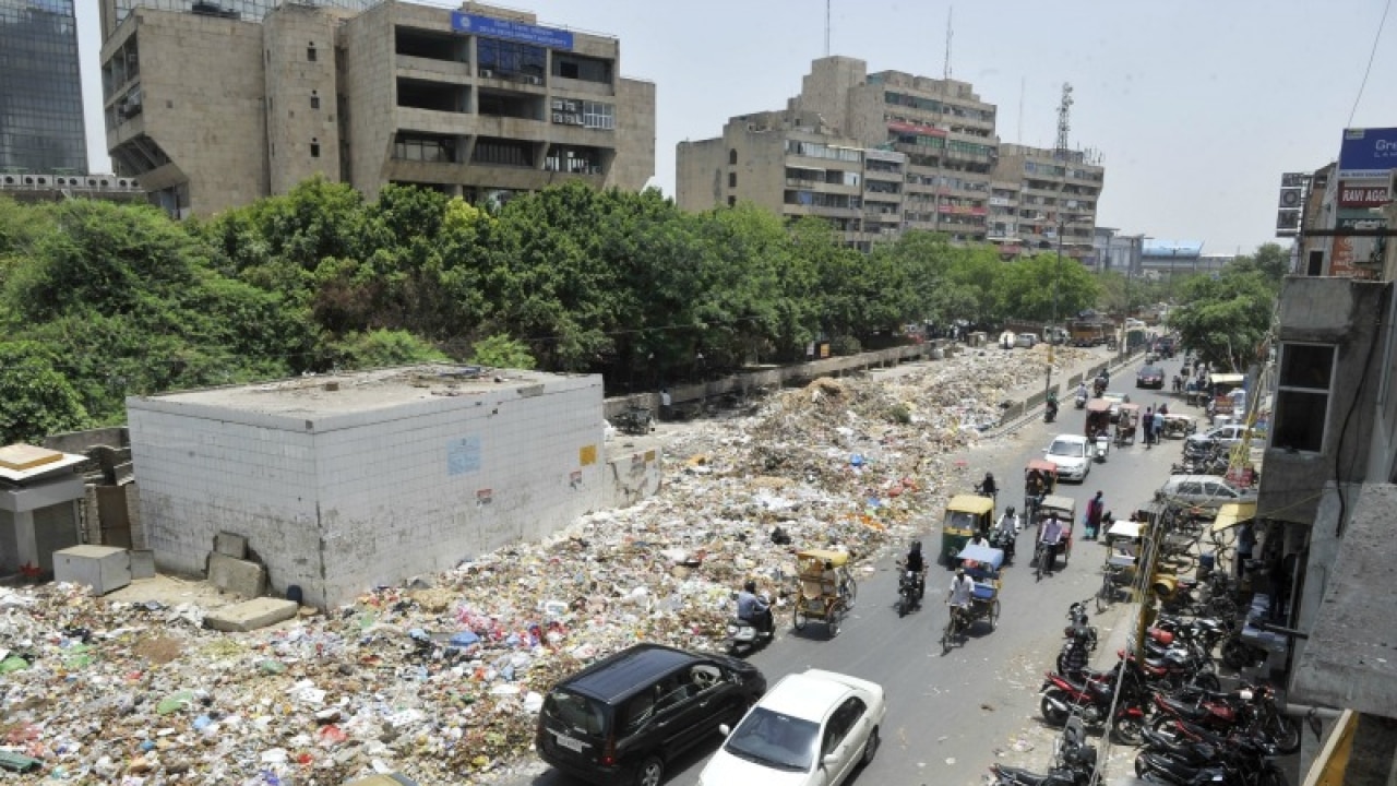 Horrific photos of east Delhi turning into a garbage dump