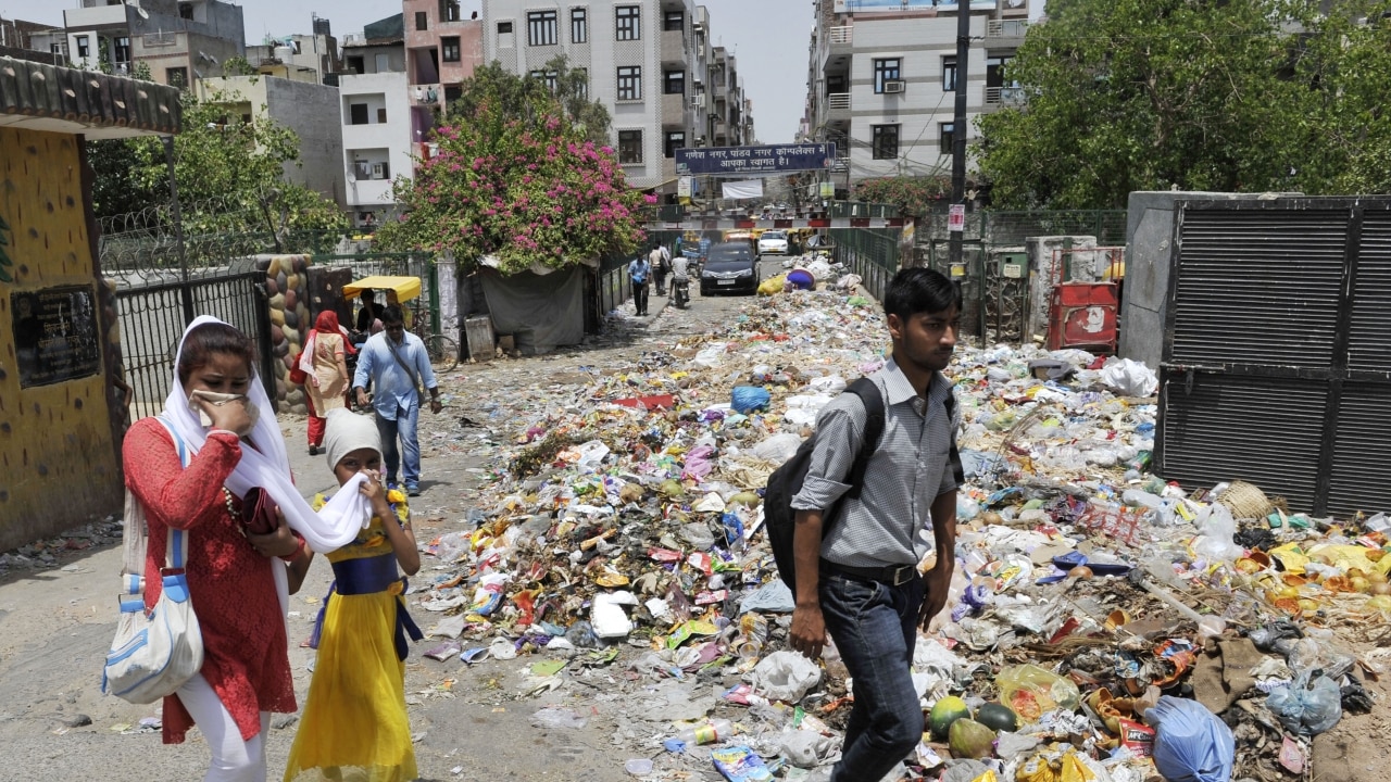 Horrific photos of east Delhi turning into a garbage dump