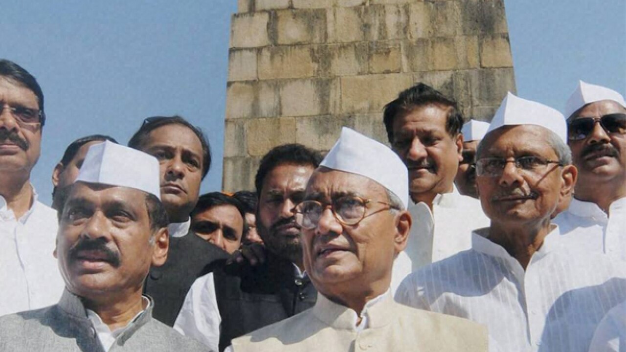 Modi and kejriwal are masters of 'nautanki': digvijay singh