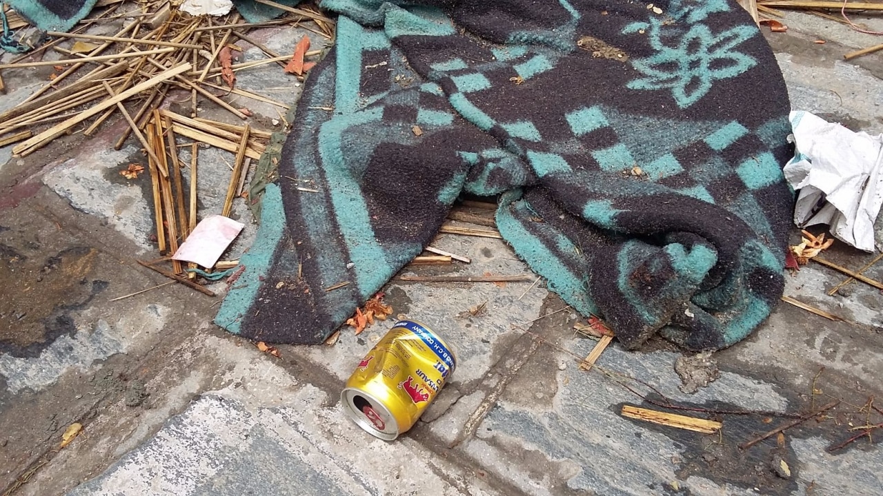 Evergy drinks and blankets left behind, probably used before the escape by a prisoner