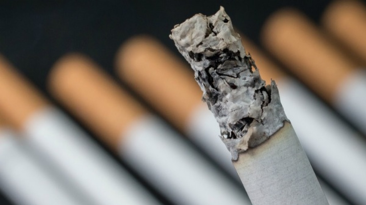 Hawaii first US state to raise smoking age to 21