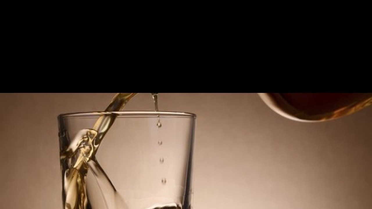 Влияние коньяка на давление. Влияние коньяка на давление. Чача стопка. Лечебные свойства коньяка. Как алкоголь влияет на кровь давление.