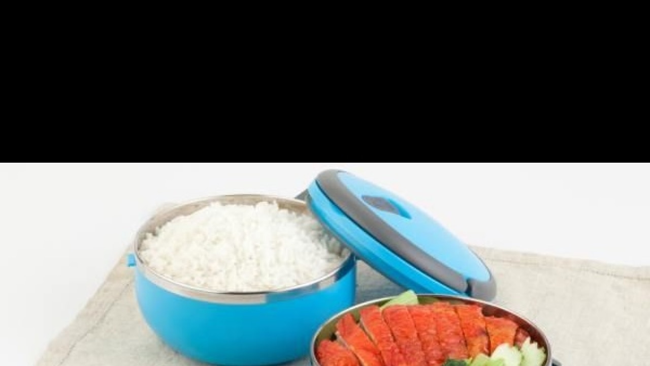 How to remove stains and smells from your plastic lunch boxes