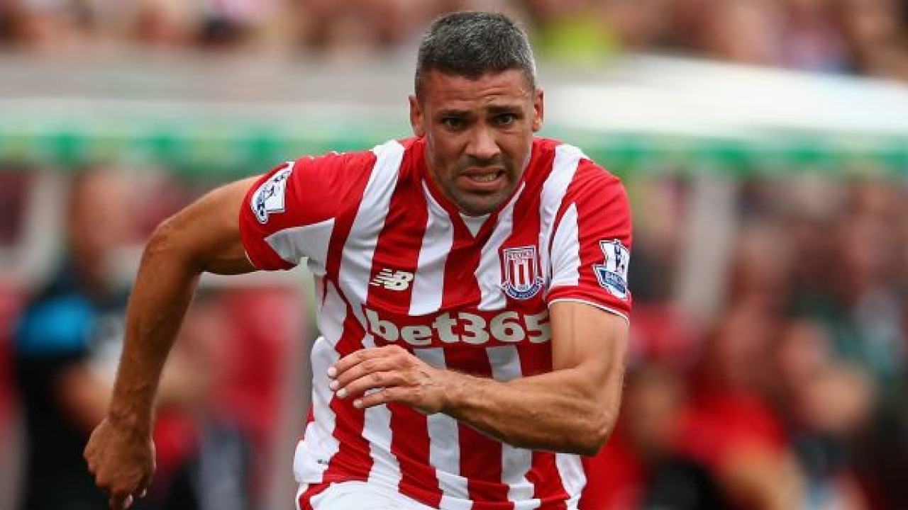 EPL 2015: Stoke City's John Walters wants to stay as contract talks drag on