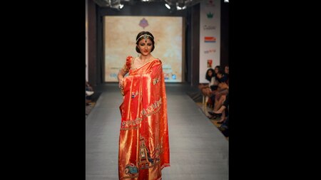 Soha as a showstopper for Jayanthi at Mysore Fashion Week