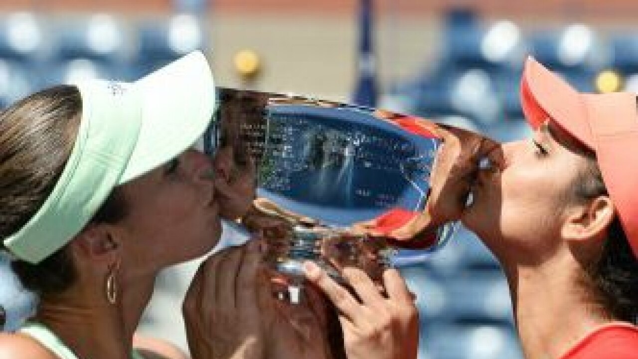 Sania MirzaMartina Hingis win US Open women's doubles title