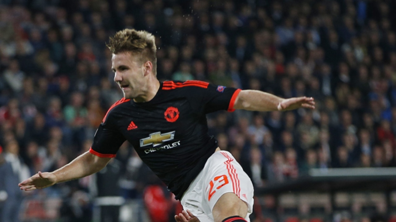 Psv Eindhoven S Hector Moreno Visits Man Utd S Luke Shaw In Dutch Hospital After Leg Break