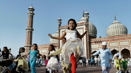 Muslim children jubilate at Jama Masjid in New Delhi