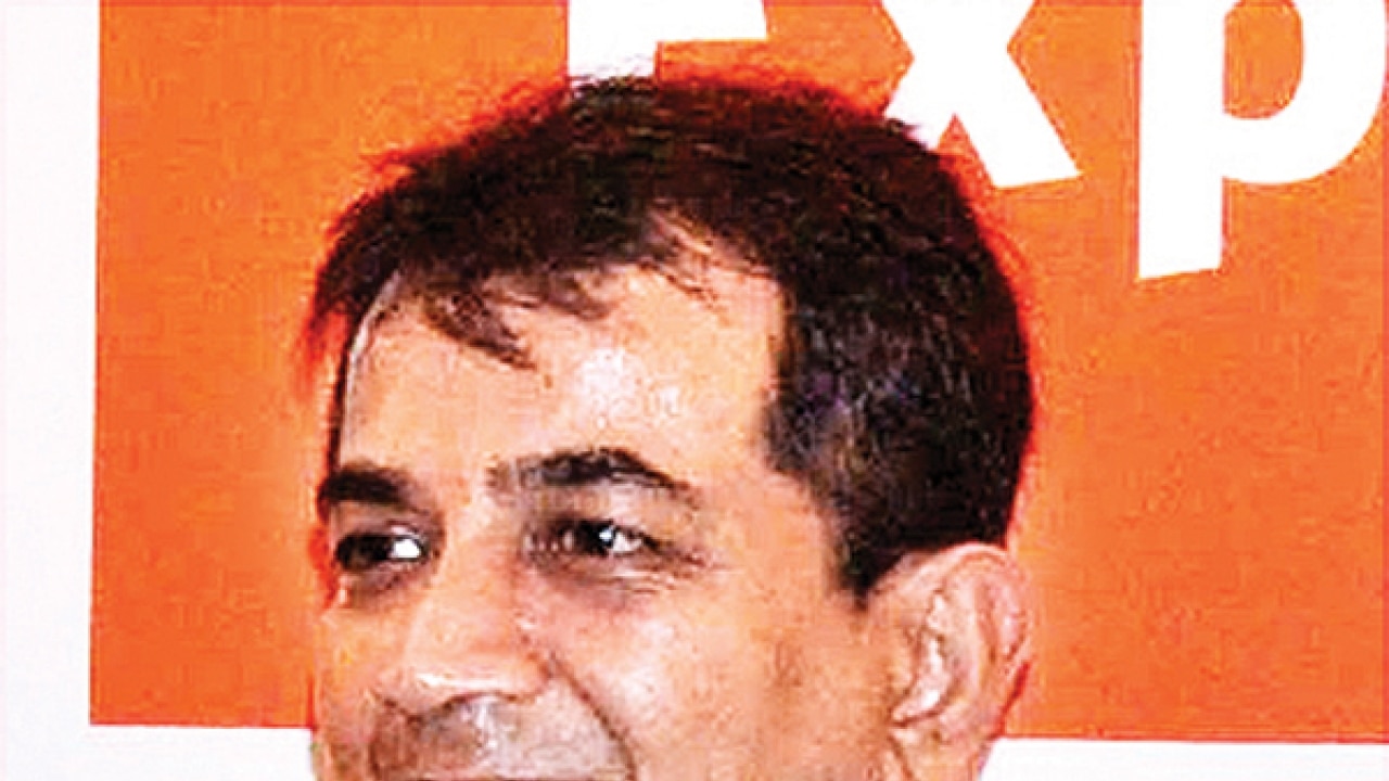 Mumbai builder suicide case: bjp and shiv sena leaders meet cm fadnavis, demand action