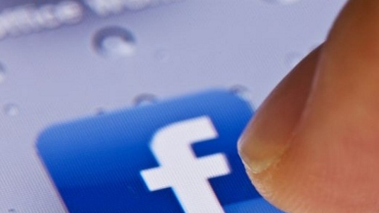 Facebook ramps up challenge to Snapchat; tests vanishing messages on