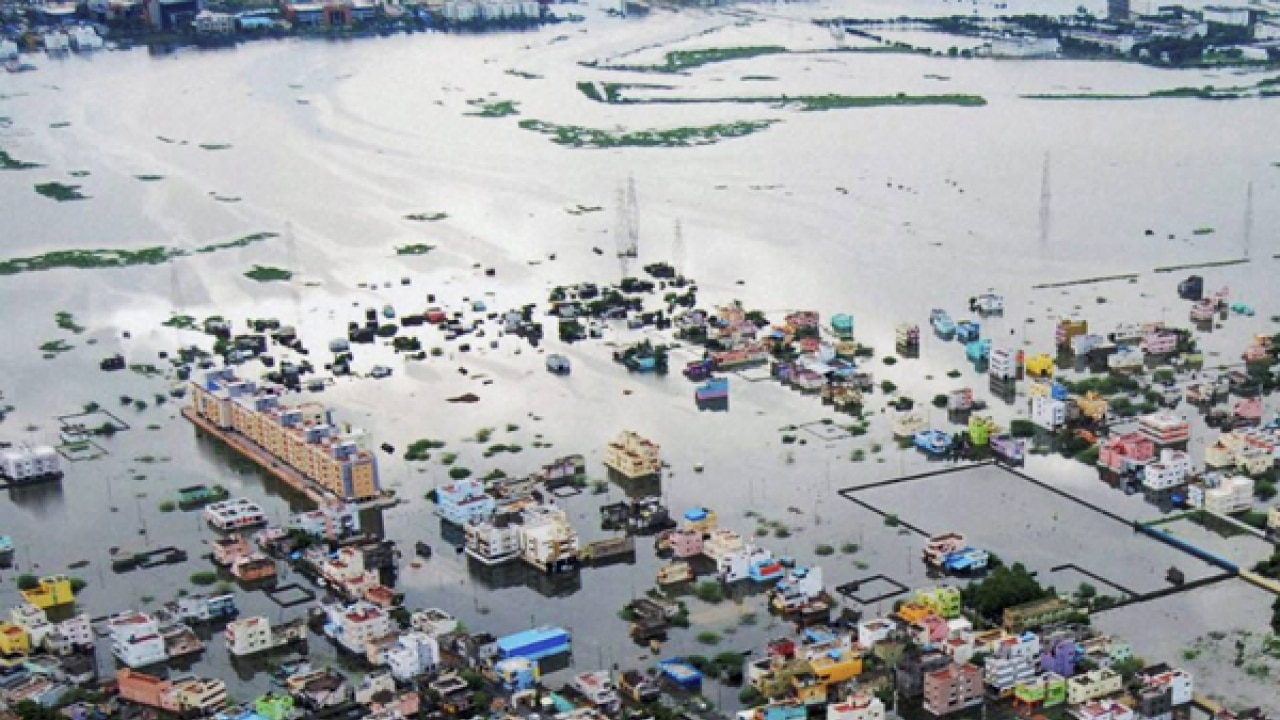 Chennai 50 mm rain in 60 minutes causes havoc in the city