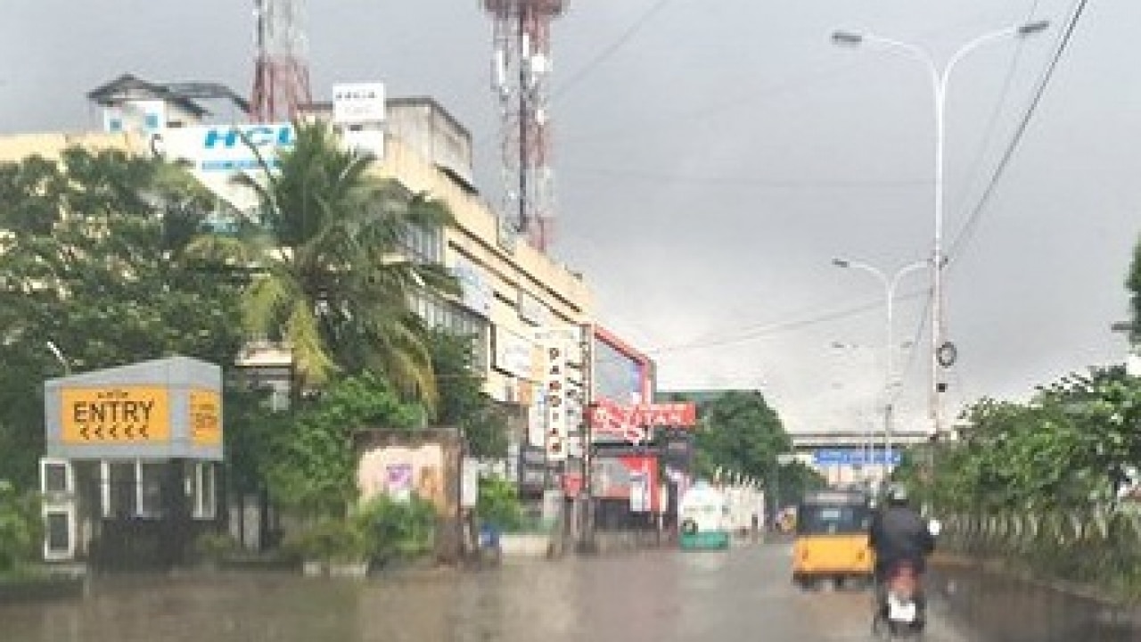 Rain lash many parts of Tamil Nadu; schools remain shut in Chennai