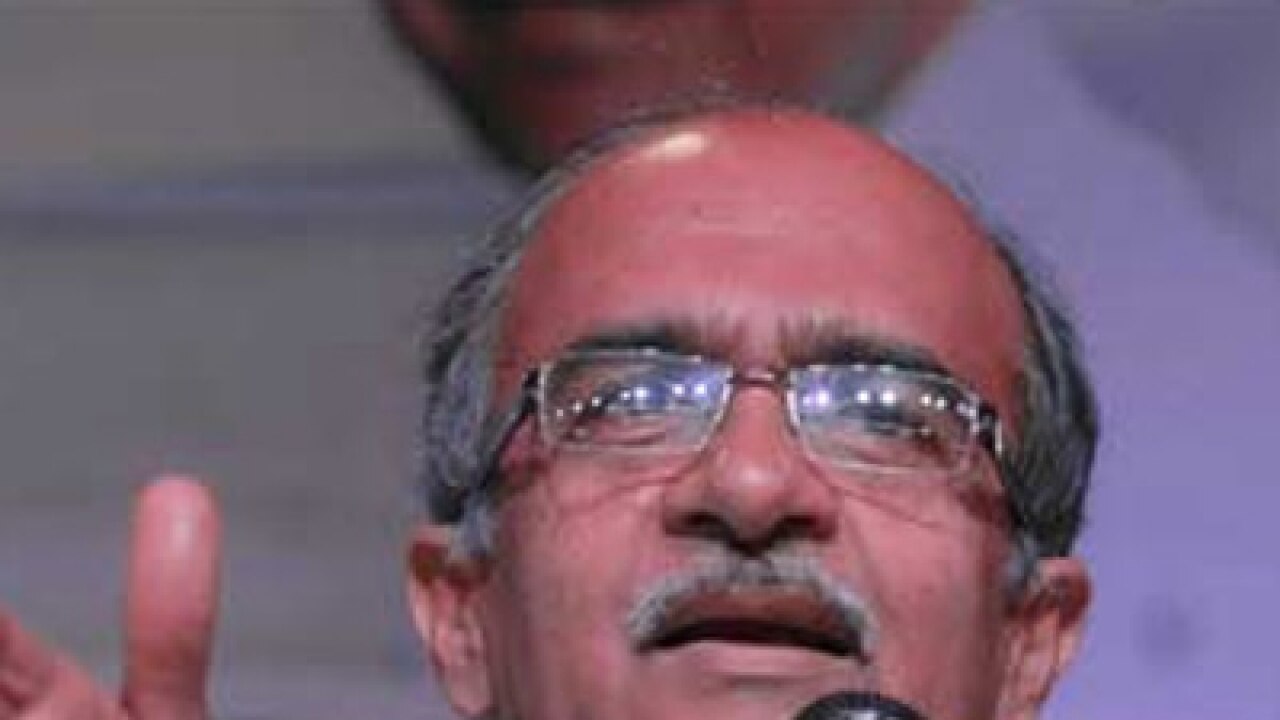 After AAP leaders, Prashant Bhushan meets Anna Hazare over Janlokpal Bill