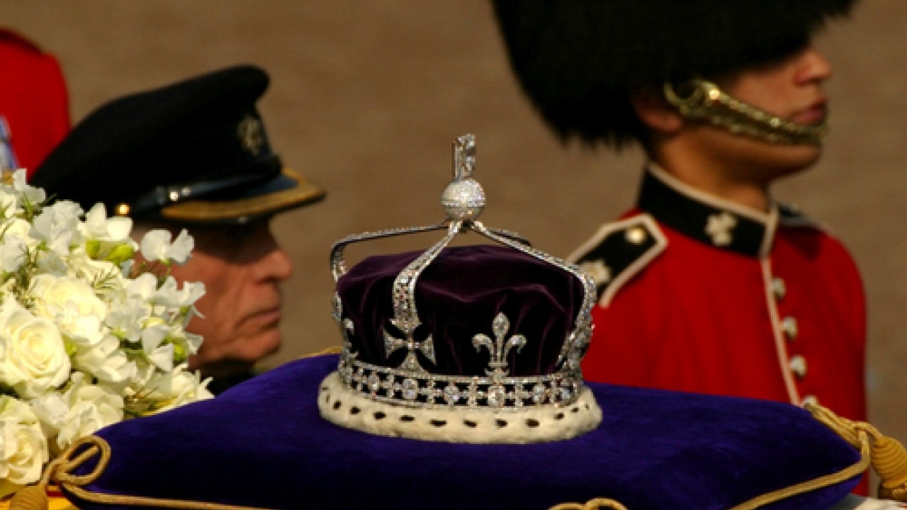 View Queen Elizabeth Ii Crown Kohinoor Pictures