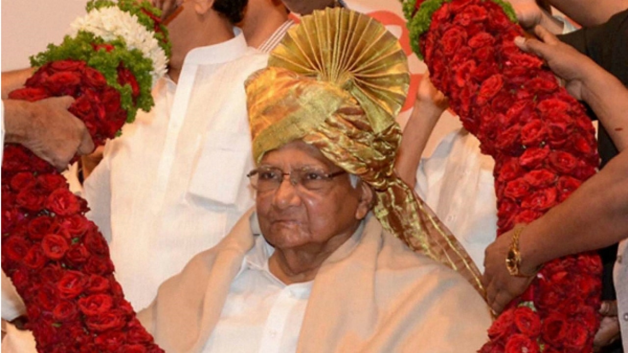 Maharashtra politicians come together to wish Sharad Pawar ...