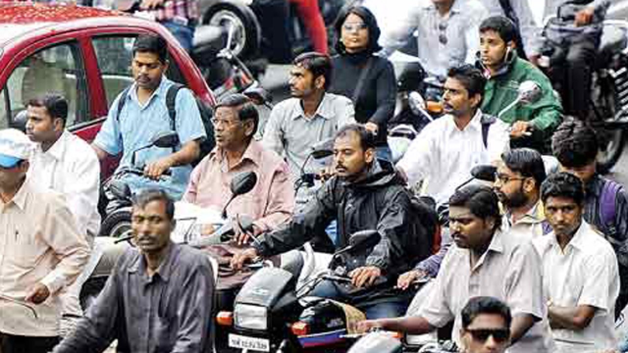 Mumbai 15,424 helmetless riders booked in 9 days