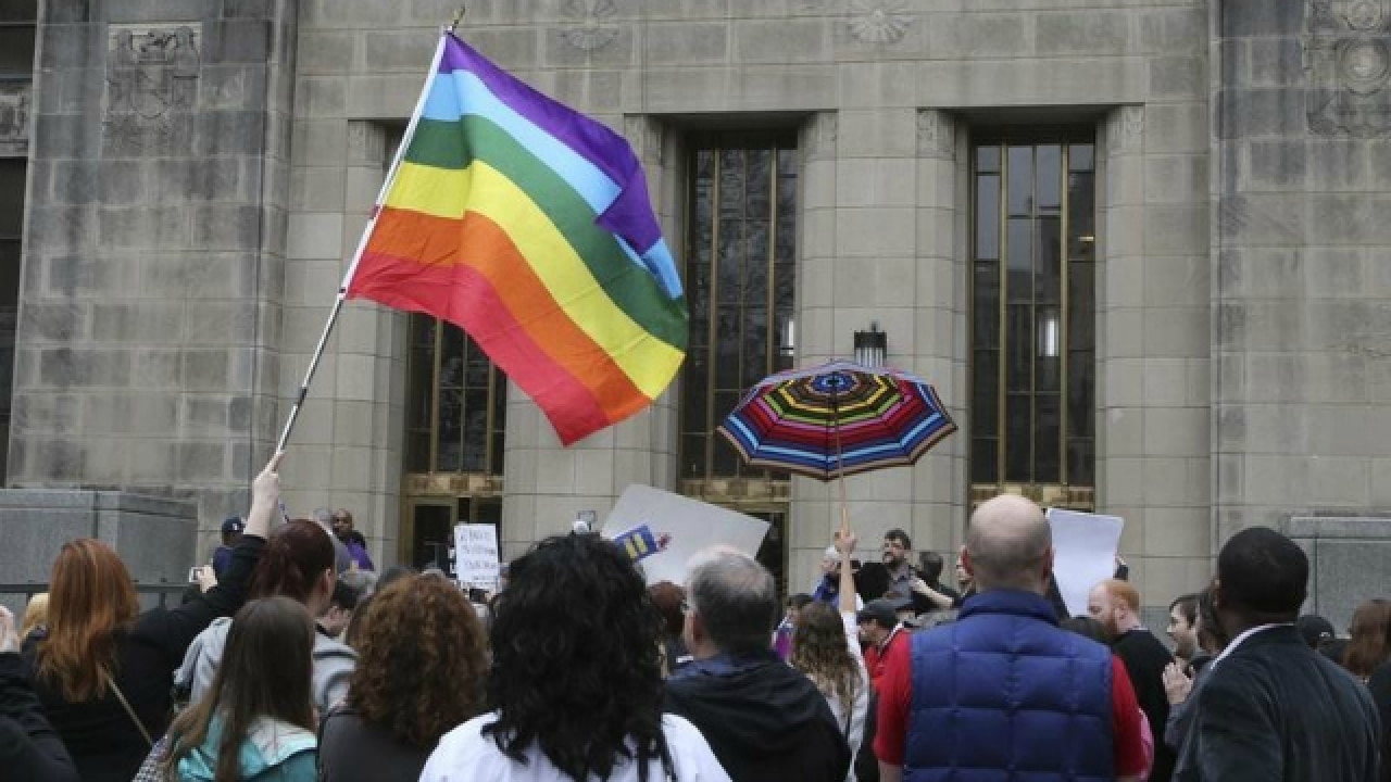Alabama Chief Justice Orders Halt To Same Sex Marriage Licenses