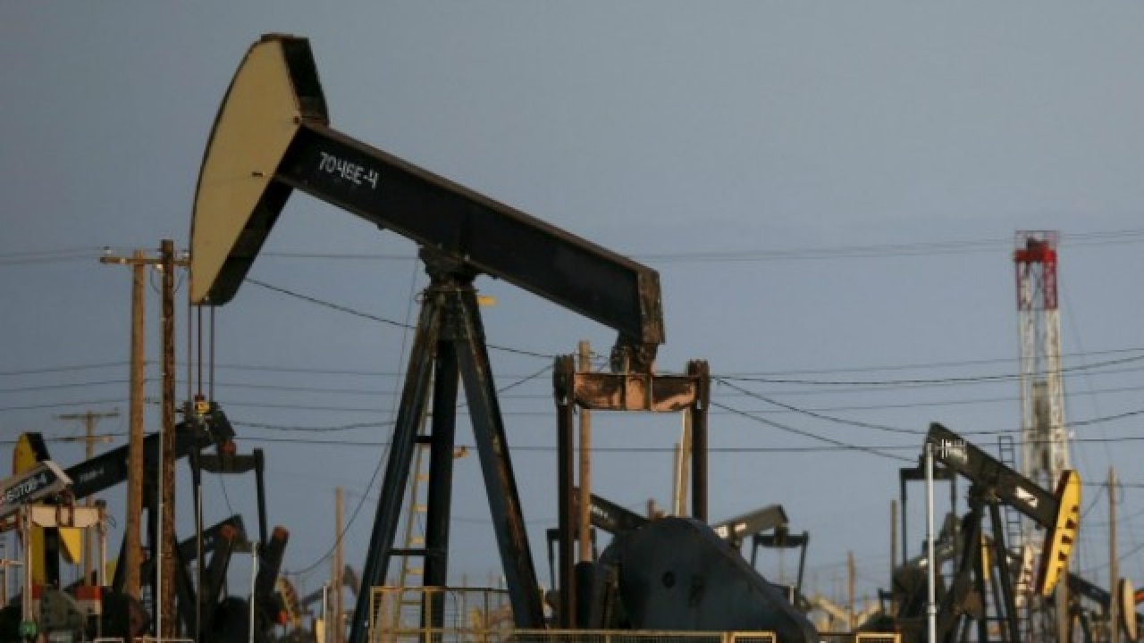 Oil Prices Fall Further On Worries Over Slowdown In China's Economy