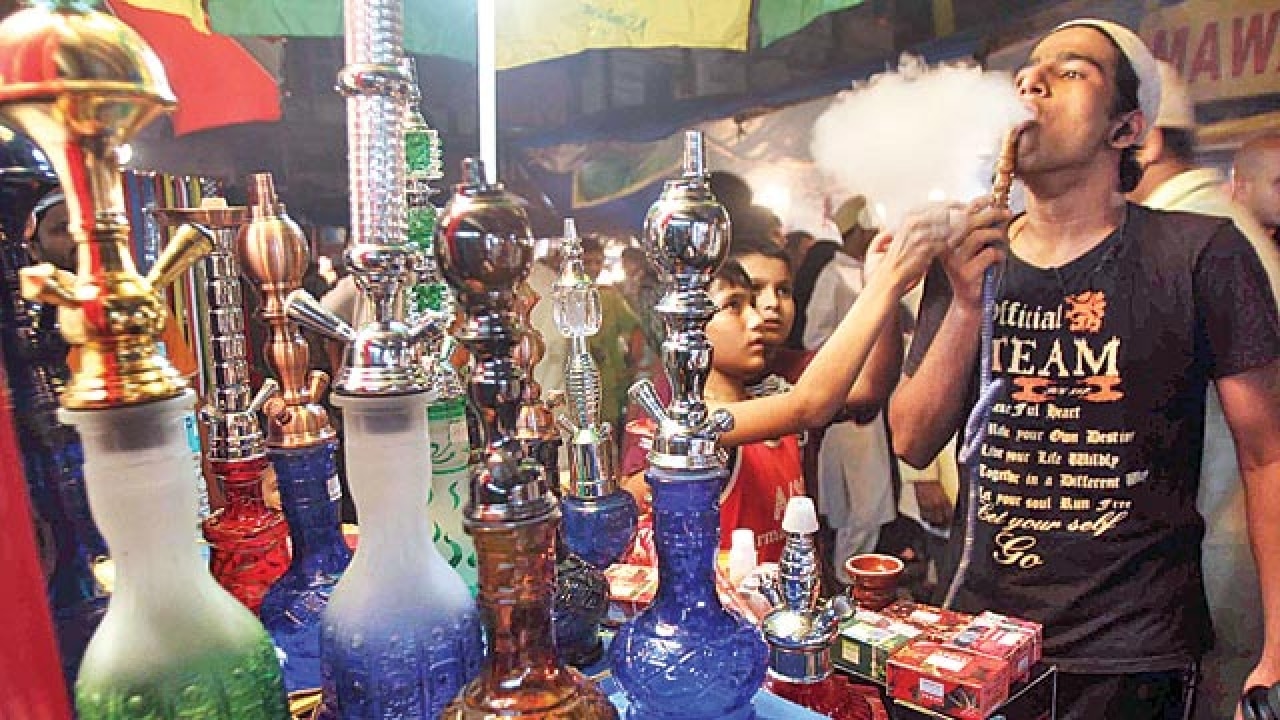 Mayor inaugurated hookah parlour despite a BMC notice against it Report