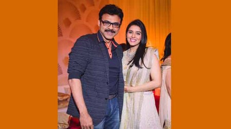 Venkatesh pose with Asin