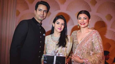 Sushmita Sen with the couple