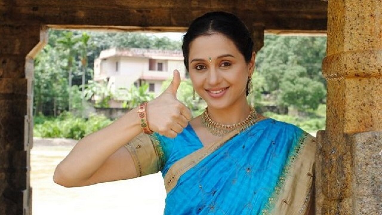 Devayani Tamil Sex Videos - Actress Devayani to make Tollywood comeback with Jr NTR's 'Janatha Garage'