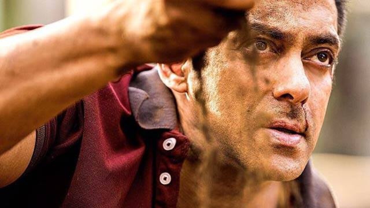 Of Blood, Sweat and Grit: Salman Khan's latest look from Sultan will bowl you over! Of Blood, Sweat and Grit: Salman Khan's latest look from Sultan will bowl you over!
