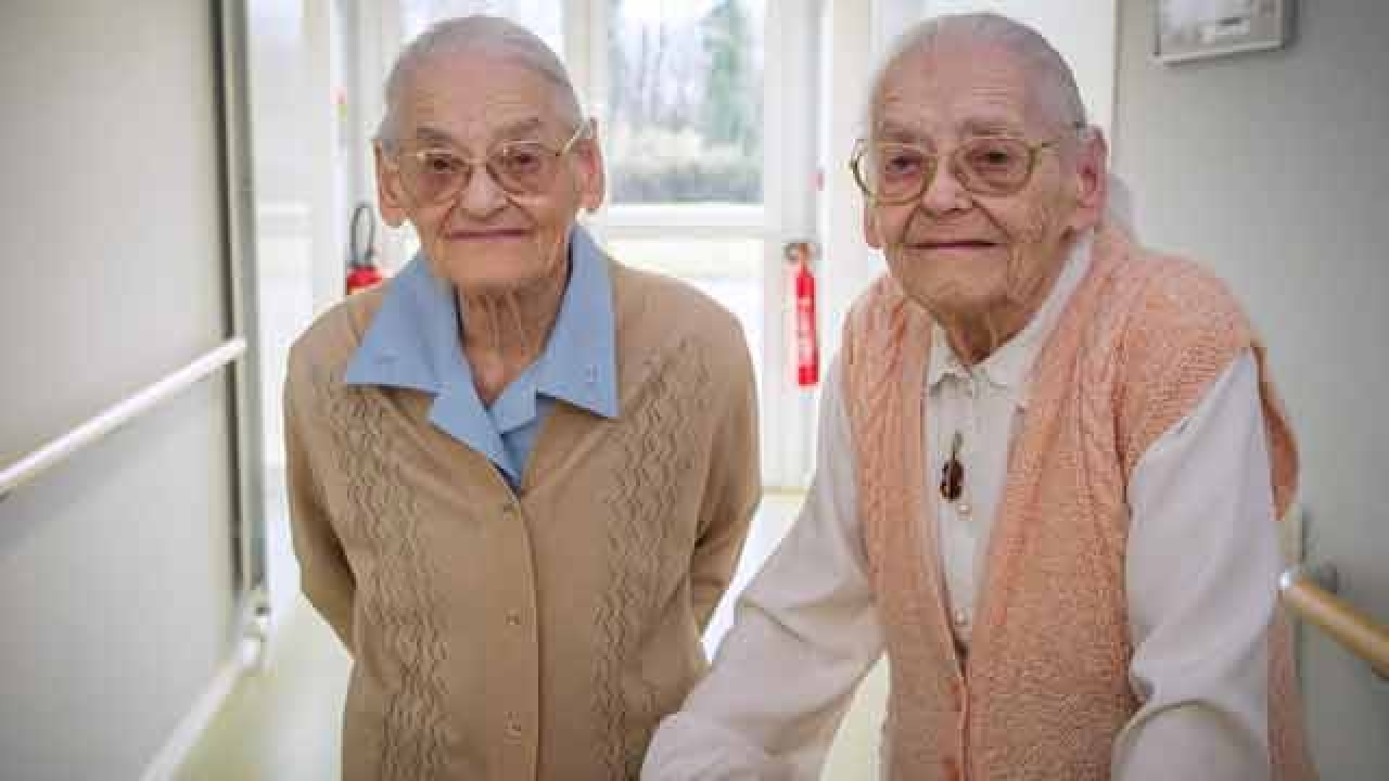 Frances 104 Year Old Twins Say Sticking Together Is The Secret To