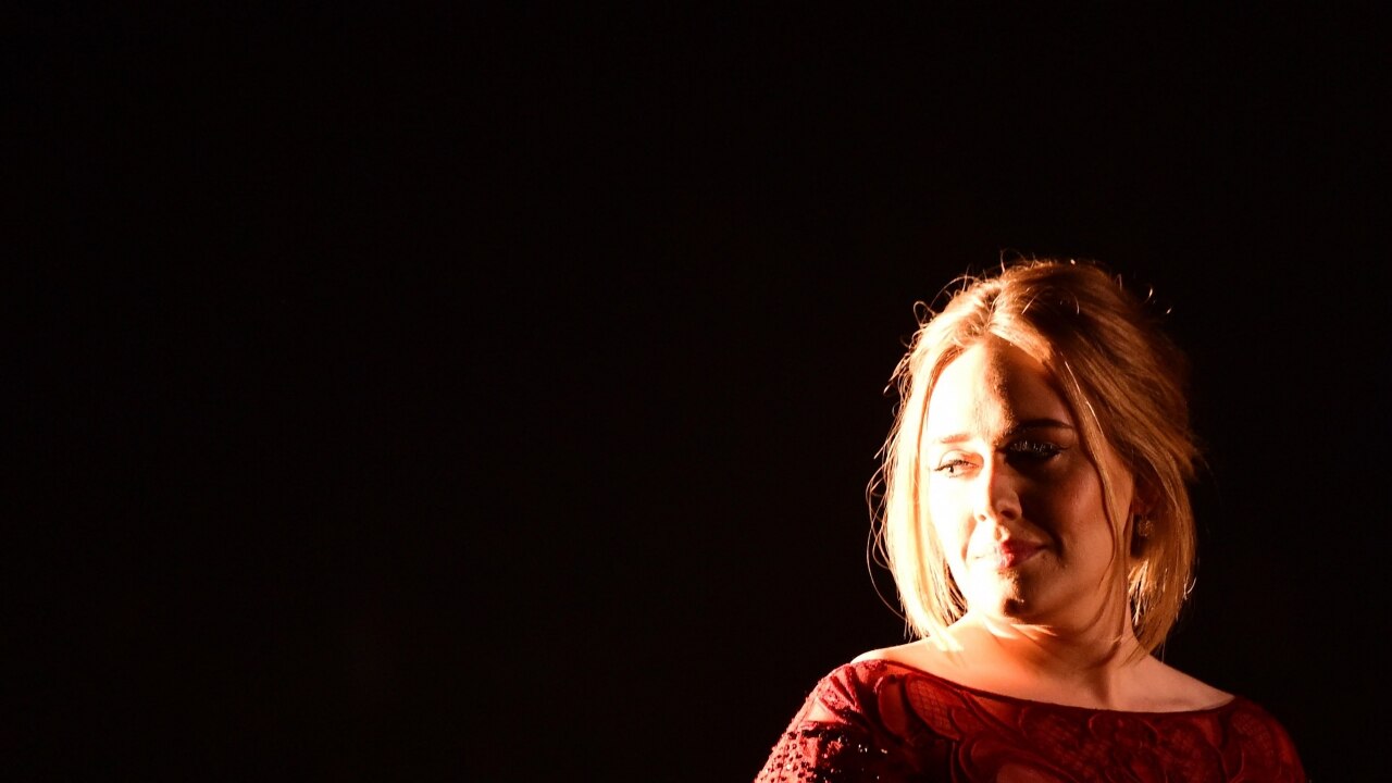 Adele returns to the Grammy stage