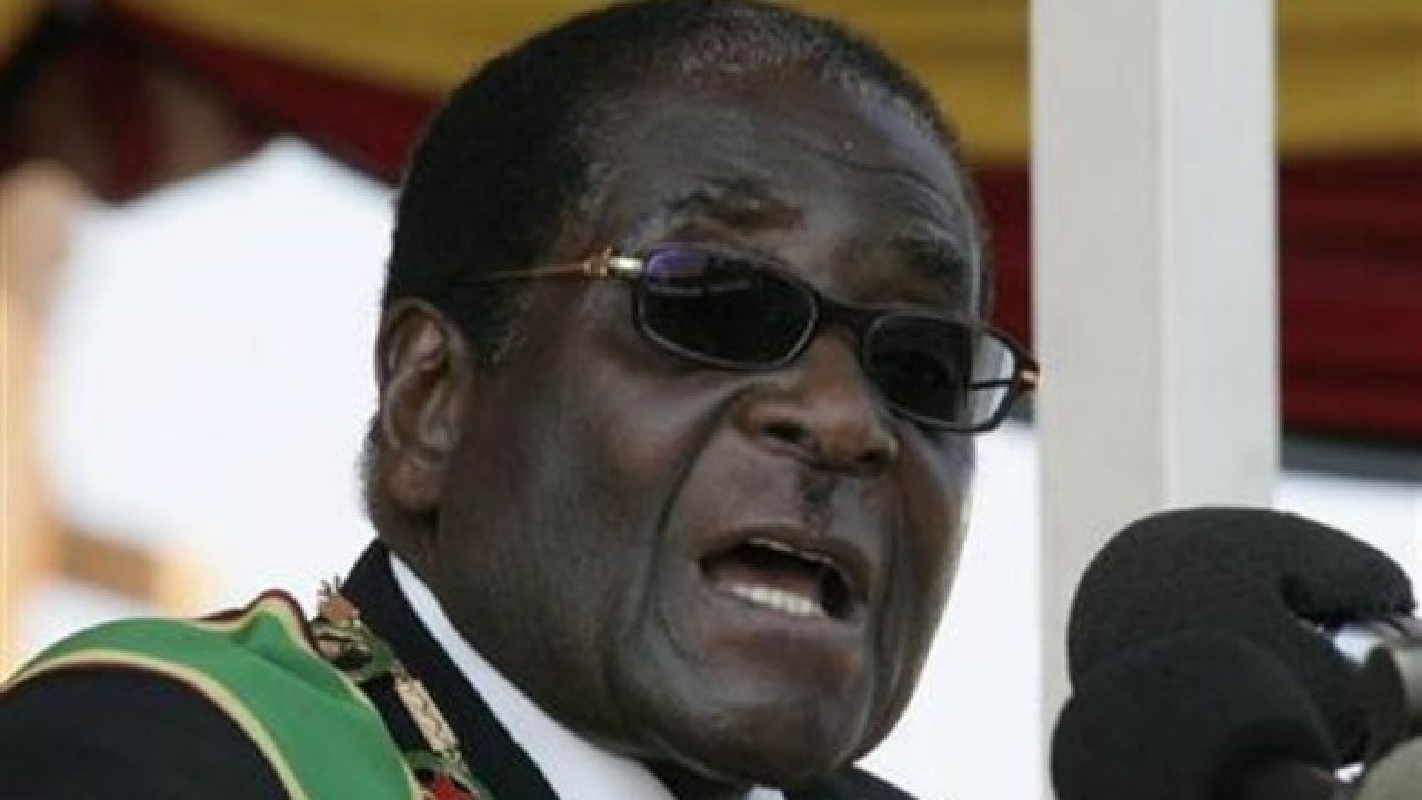 Zimbabwe's President Robert Mugabe Donates 300 Cows To African Union