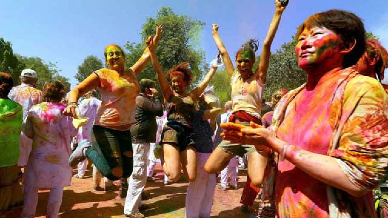 foreigners on holi in india