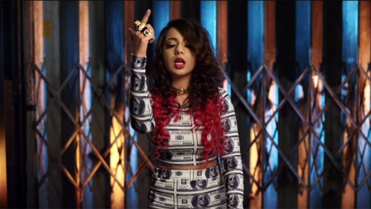 Jasmine Sandlas X Videos - Jasmine Sandlas: Meet Honey Singh's favourite 'phone' recording artist!