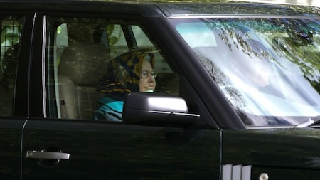 HM the Queen seen driving a 4-by-4 Range Rover