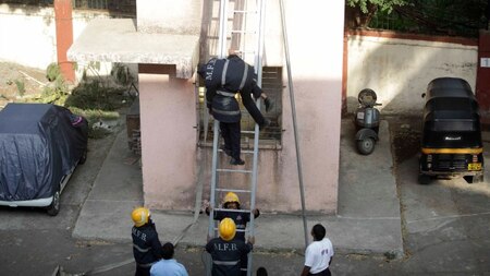 Demonstration and practice for rescue (Photo Courtesy - Abhinav P Kocharekar)