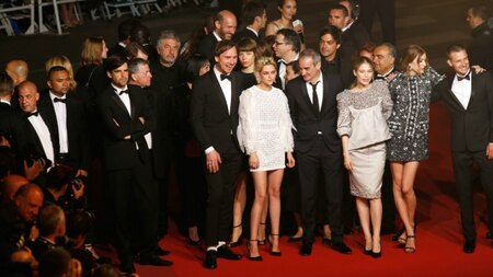 Kirsten Stewart with the cast and director of the 