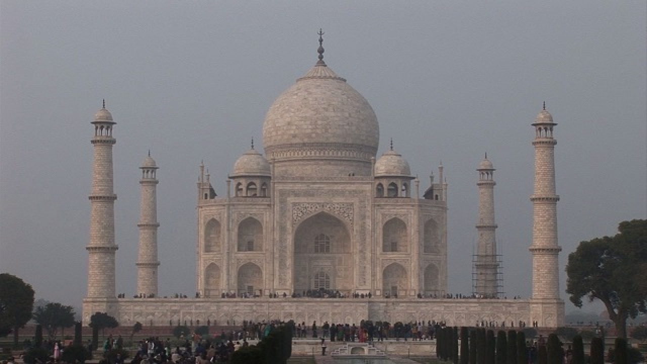 Find cause of green pigment on Taj Mahal CM Akhilesh Yadav to officials