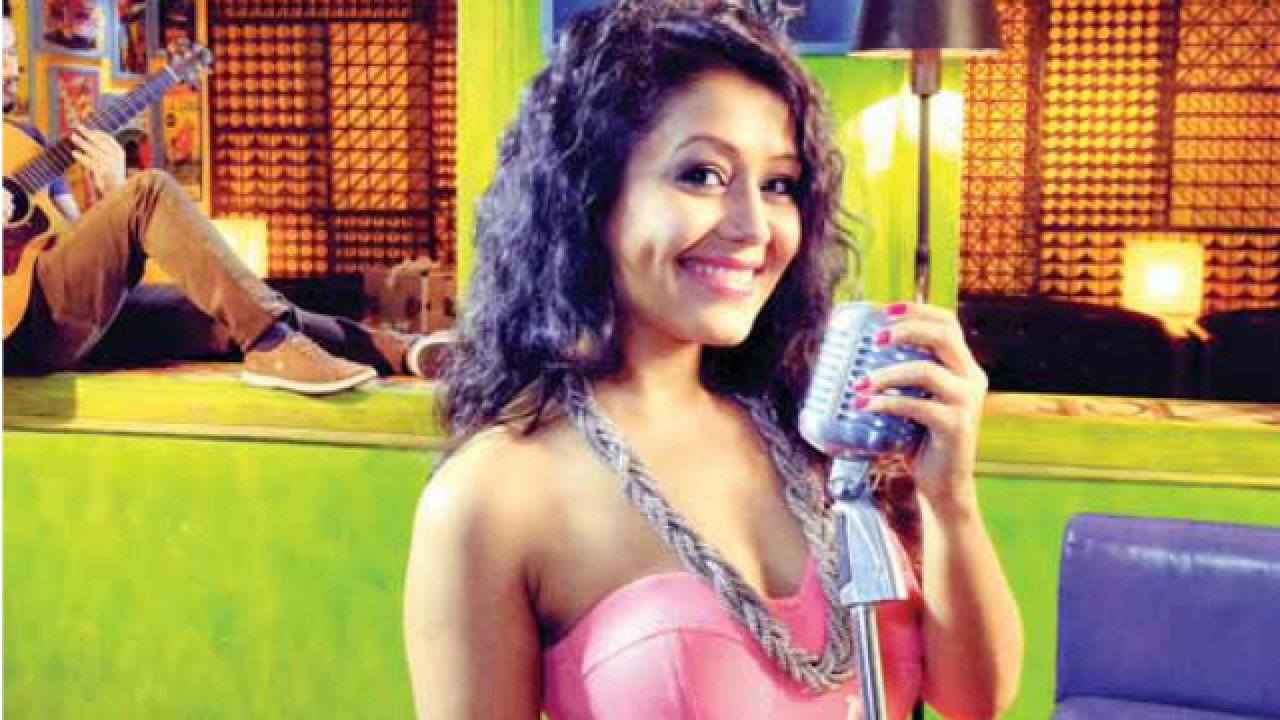 You won't believe what Neha Kakkar gifted her fan on 'Sa Re Ga Ma Pa'!