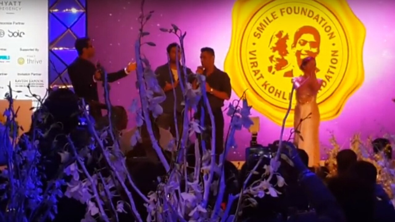 Watch Dhoni Turns Shayar As He Sings Main Pal Do Pal Ka Shayar Hoon Mai pal do pal ka shayar hu. watch dhoni turns shayar as he sings