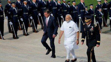 Prime Minister Narendra Modi with US Defence Secretary Ash Carter at Tomb of the Unknown Soldier
