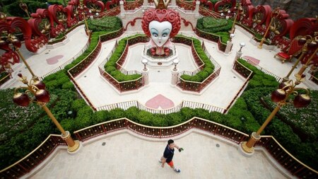 Park resembling Red Queen's keep from 'Alice In Wonderland'