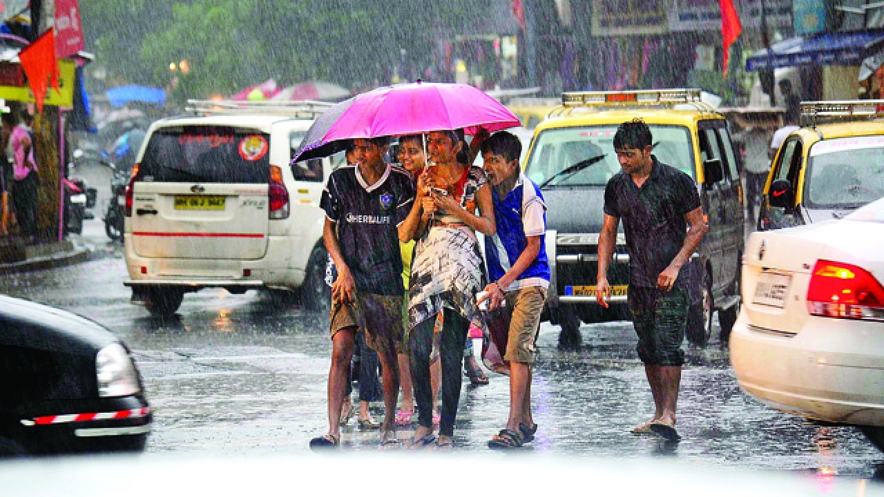 Mumbai Premonsoon showers cools city