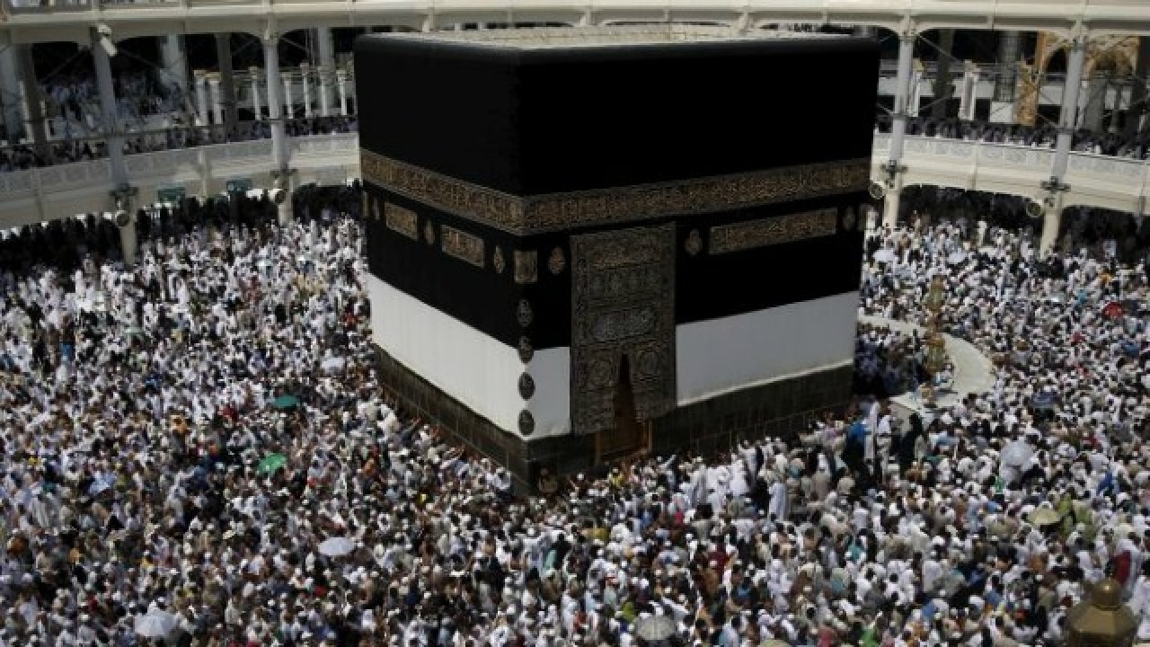 Saudi arabia to introduce hi-tech bracelets for all pilgrims in hajj safety push
