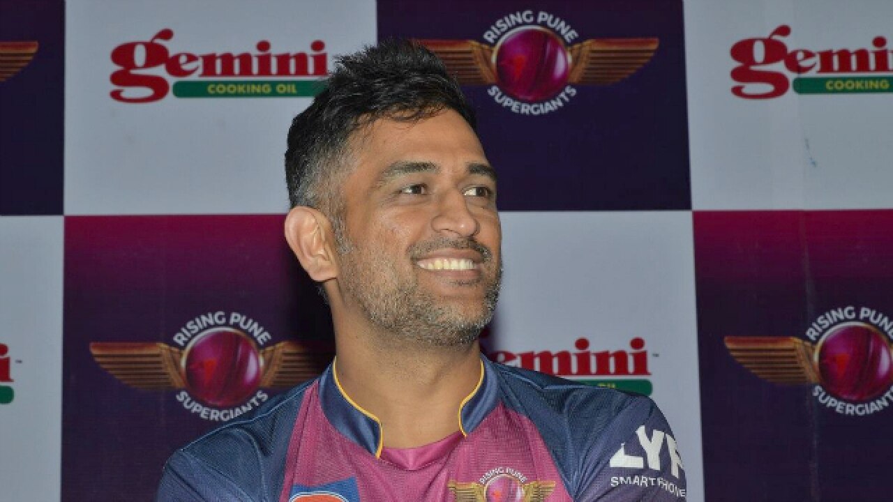 When MS Dhoni shunned high profile salons to have a killer 'desi' haircut When MS Dhoni shunned high profile salons to have a killer 'desi' haircut