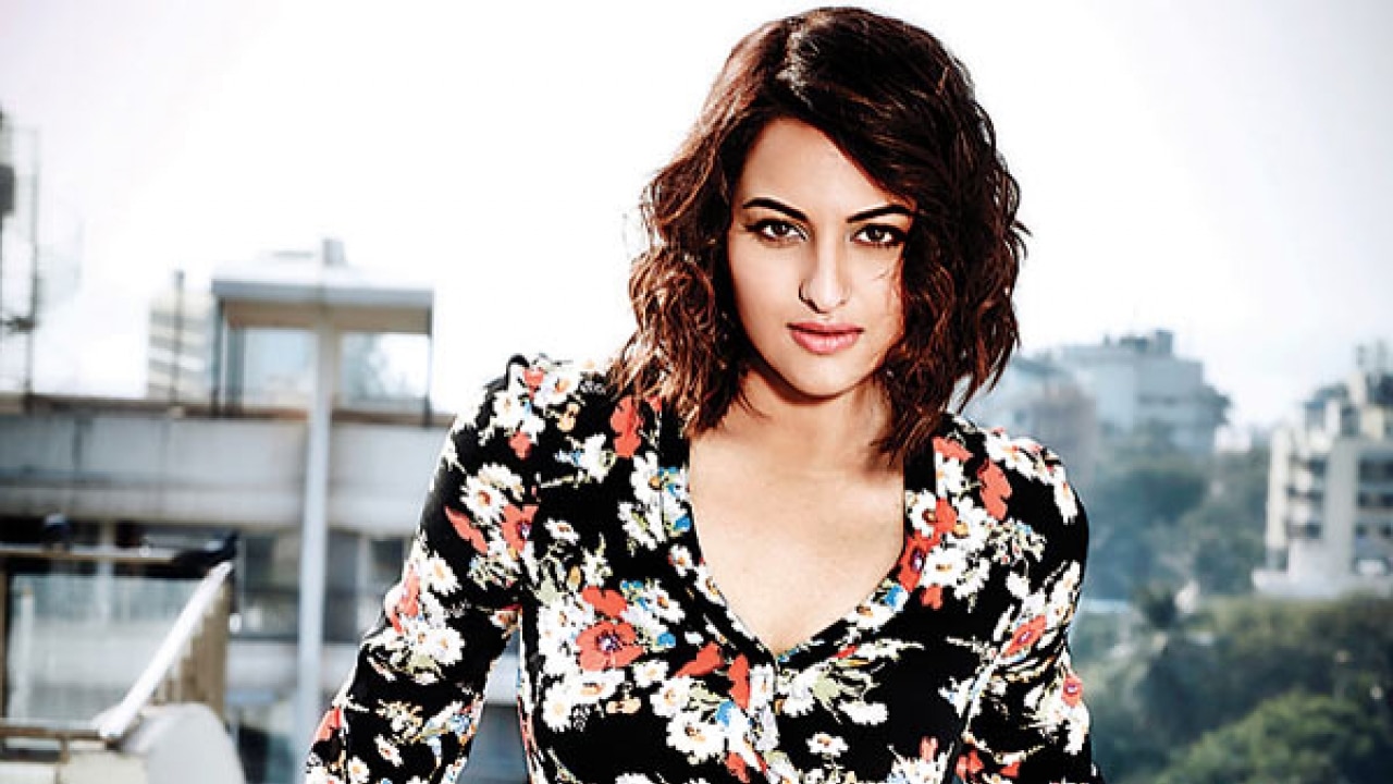 Sonakshi Sinha Got Advice From Akshay Kumar For Her Action Packed Role