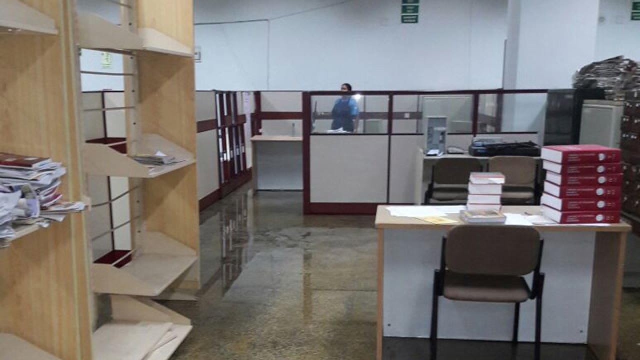 Kolkata: Over 60,000 periodicals, newspapers destroyed due to leaking ...