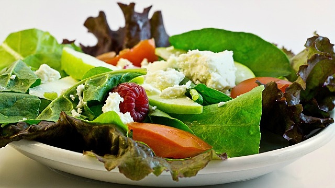 Experts advise to wash salads after e coli outbreak kills two in uk