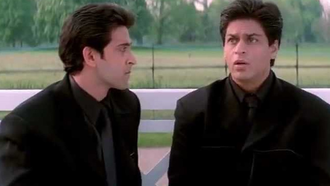 Midnight meet Shah Rukh Khan visits Hrithik Roshan to resolve Raees