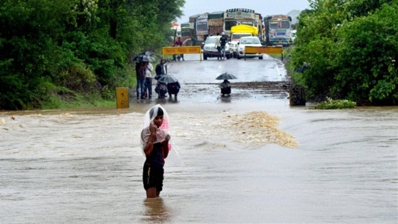 Rivers In Spate In Uttar Pradesh Due To Heavy Rains Floods Claim 22