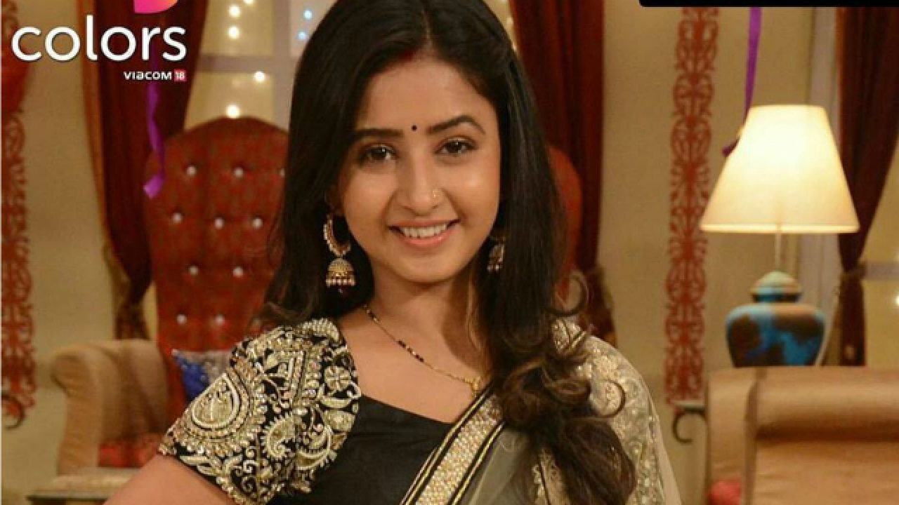 Sana Amin Sheikh Slams Fans For Calling Her Non Muslim In The Best Way Ever Check her facebook, twitter, instagram, & official website. sana amin sheikh slams fans for calling